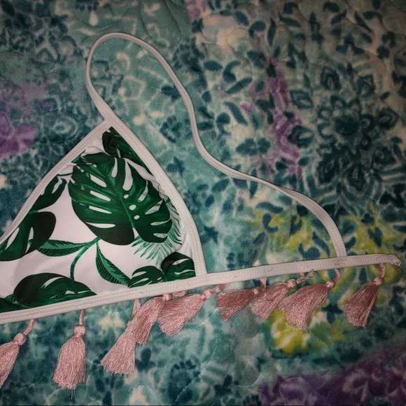 printed Hawaiian bathing suit top with fringe - Picture 3 of 4